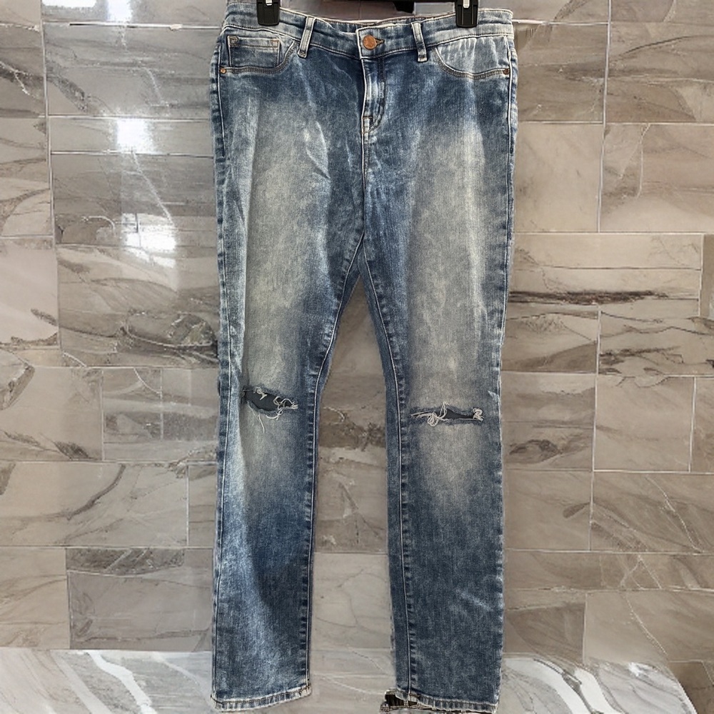 Charlotte Russe Refuge Skinny distressed Jean size 8